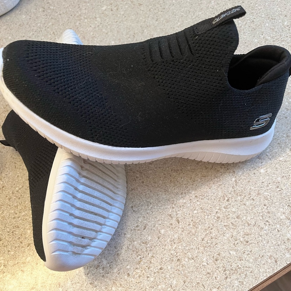 Women’s size 7 air cooled Skechers